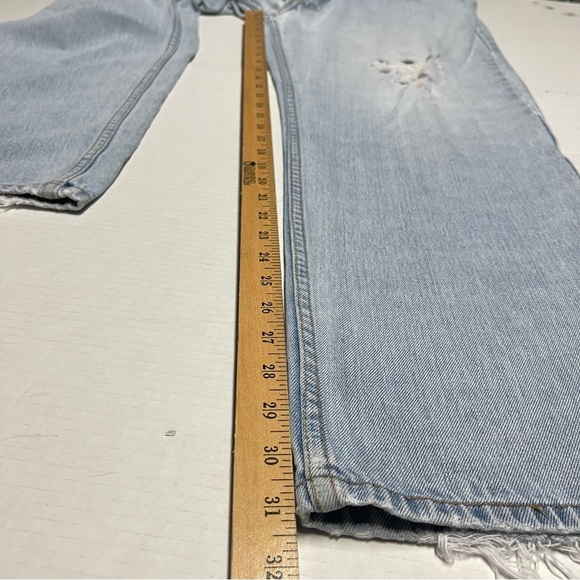 Vintage Levi's Men's 550 Classic Light Blue Relaxed Jeans - Picture 9 of 12